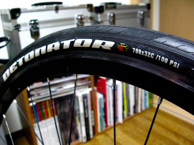 maxxis detonator 700 x 32c