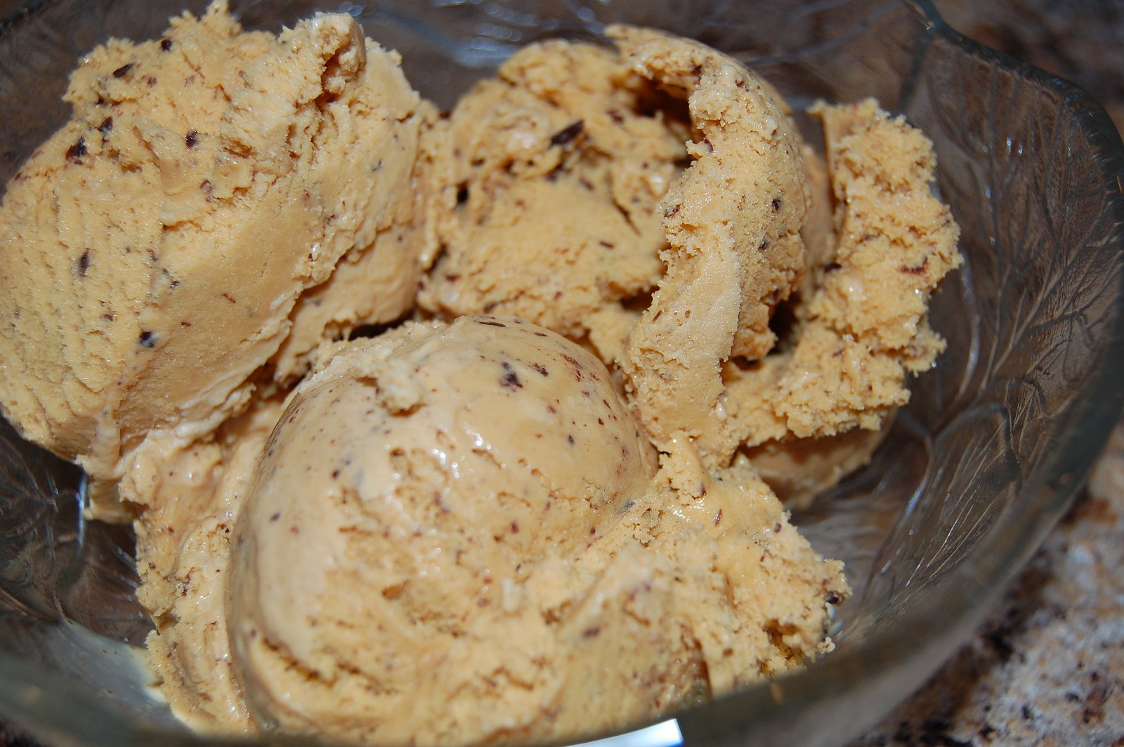 [dulce+de+leche+ice+cream+done.jpg]