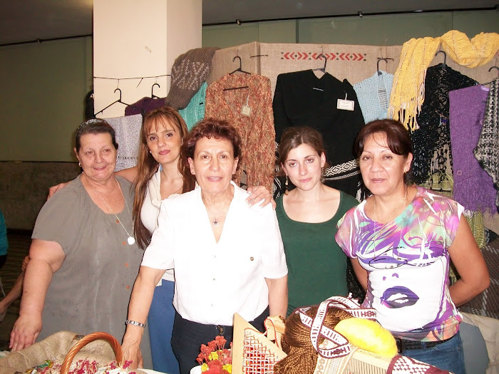 Alumnas en la feria