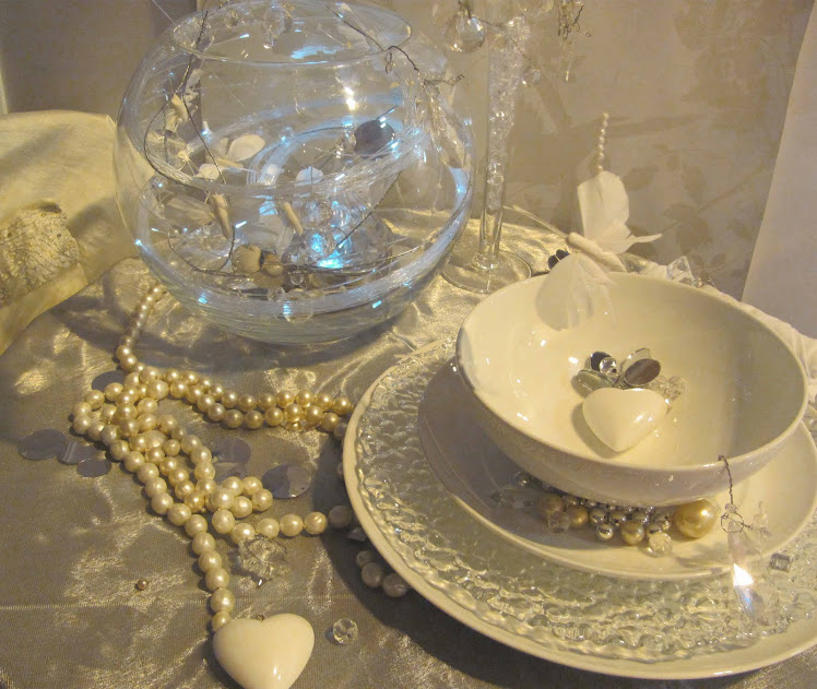 Vintage Style. Vintage Style white wedding table settings. Vintage Style. Vintage Style