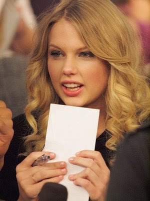 taylor swift hairstyle in love love story taylor swift album art. taylor swift hairstyle in love