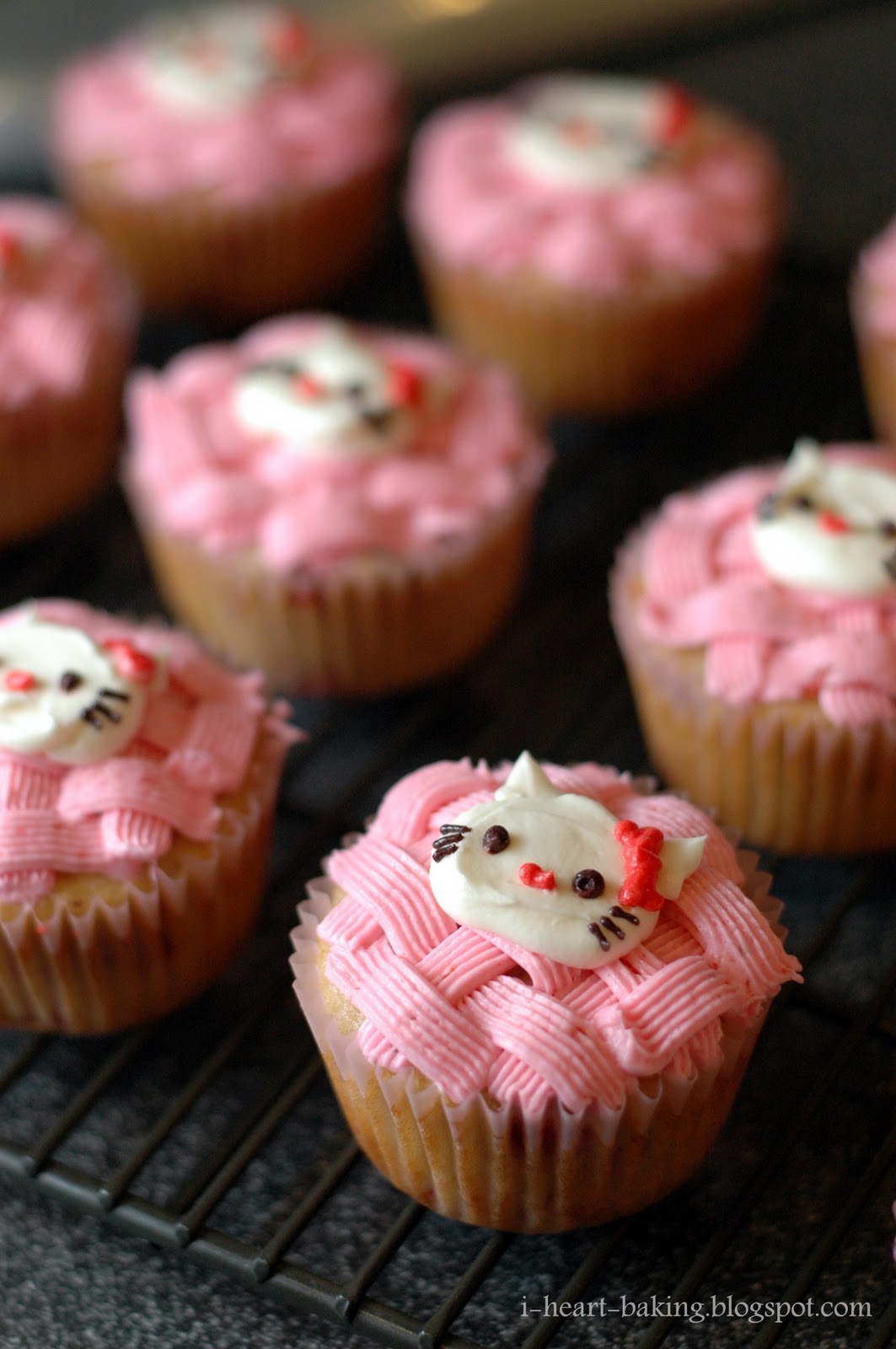 i heart baking!: fresh strawberry hello kitty cupcakes