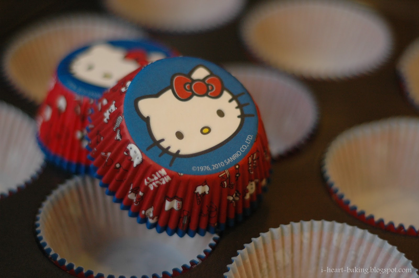 i heart baking! hello kitty mini cupcakes