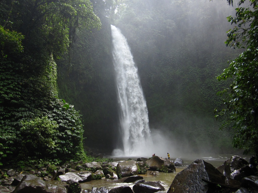LET'S GO AROUND THE WORLD!!!: MERASAKAN KESEGARAN AIR TERJUN NUNGNUNG