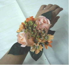 [wristcorsage1.png]
