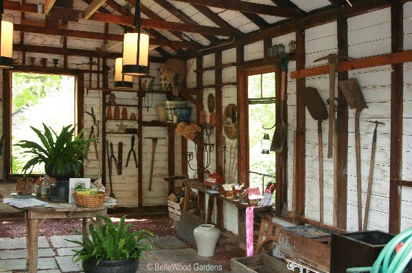 [Carloftis_2009-05_former%20garage.jpg]