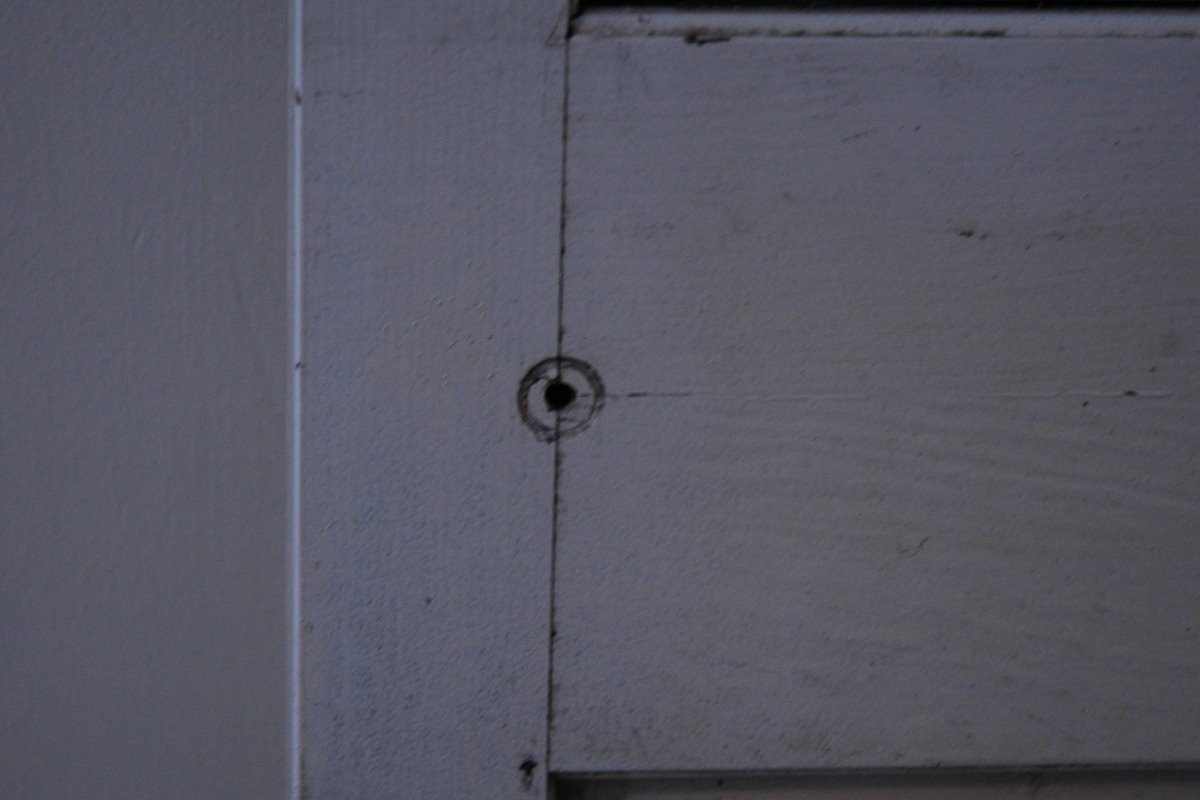 [corner_knob_space.jpg]