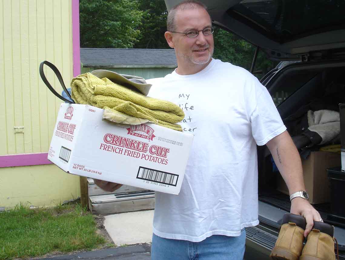 [donating-dads-clothes.jpg]