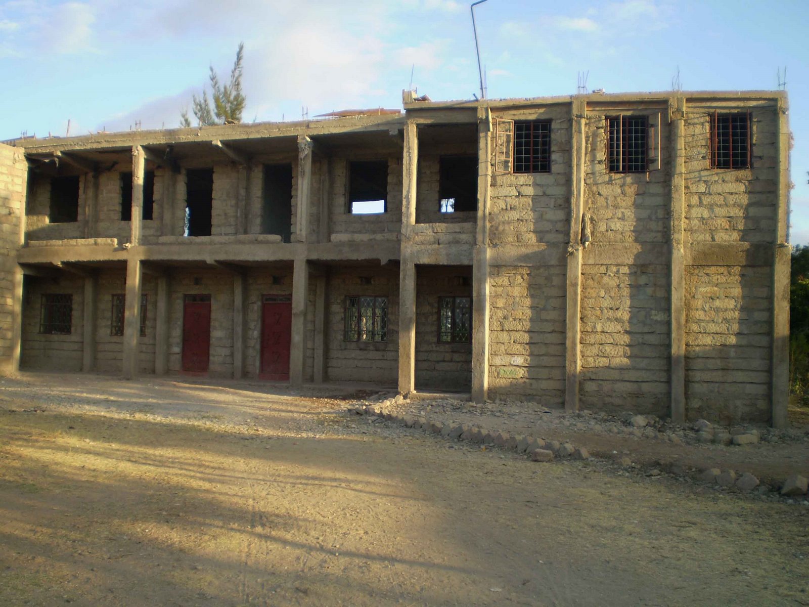 [school-building-80409.jpg]