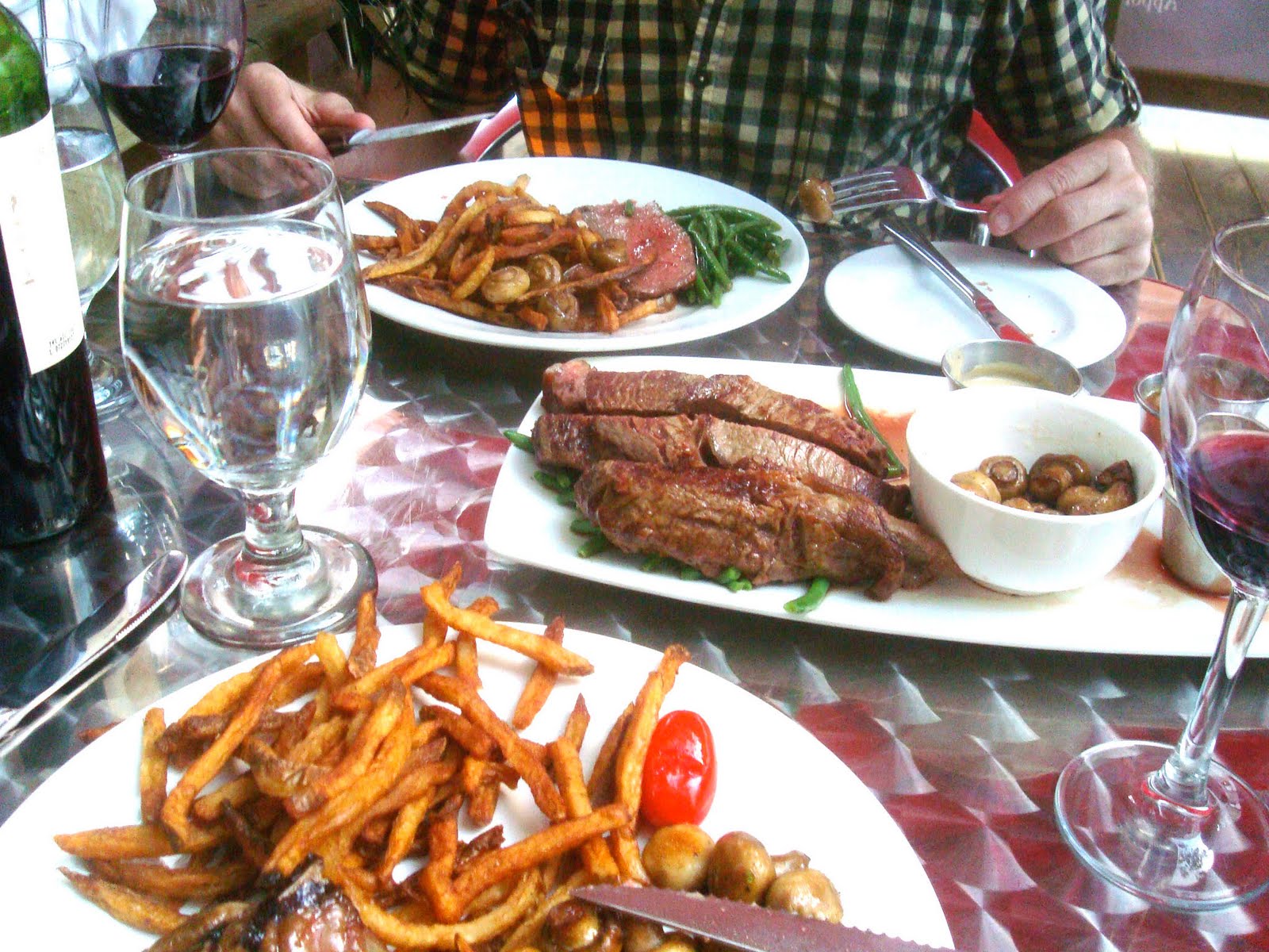 PERGE MODO What Makes Steak Frites The Hottest Restaurant In Montreal