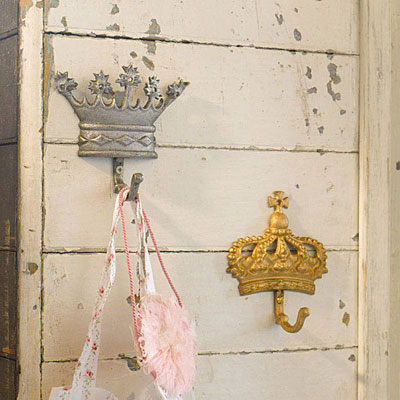 [crown_hooks_l.jpg]