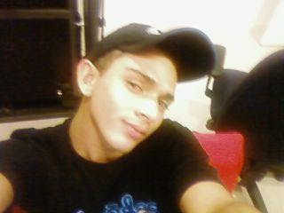 chicos sin ropa