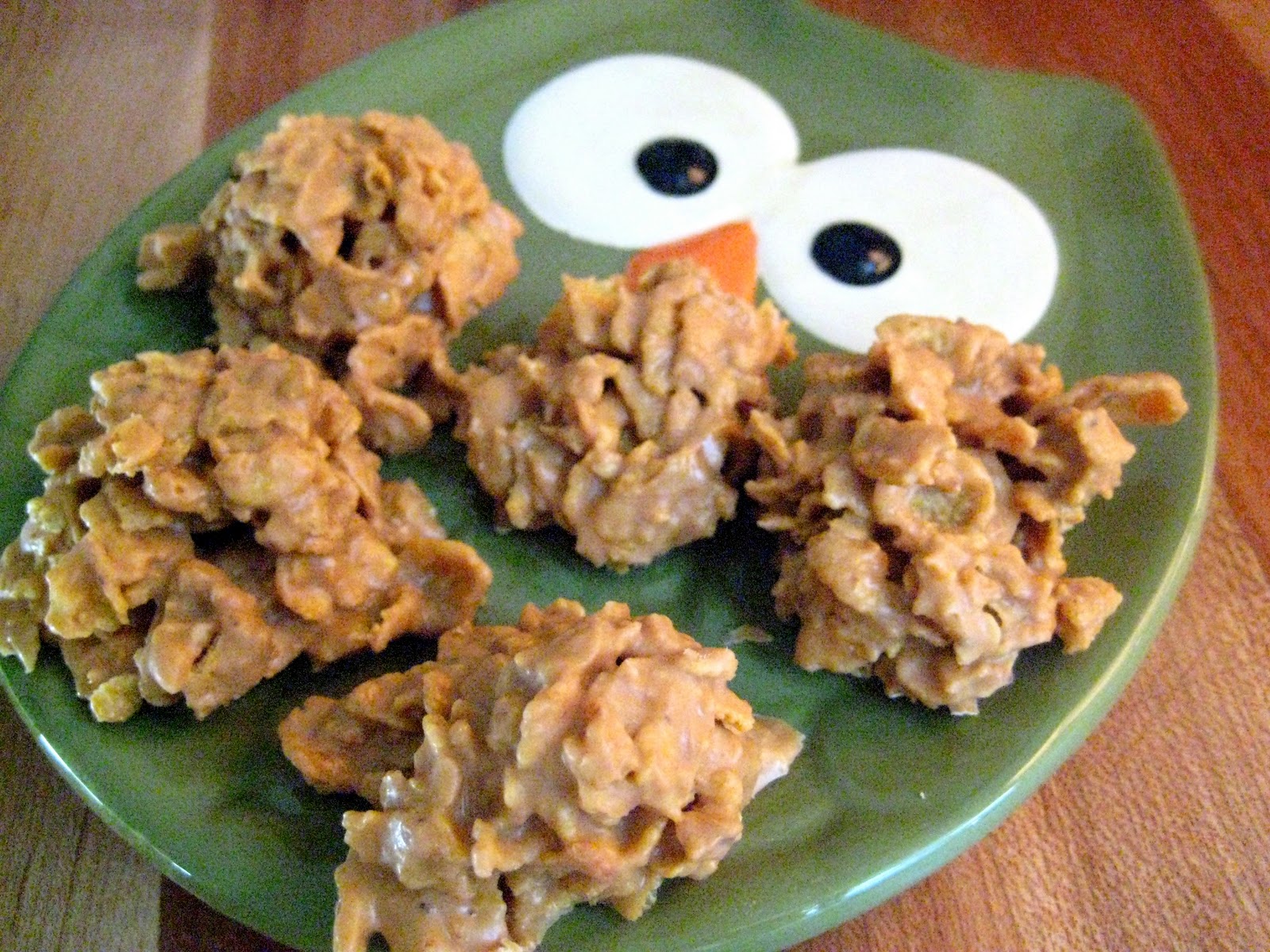 My Homemade Life Christmas Tin CRUNCHIES...........SnackaLicious!