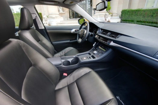2011_Lexus_CT_200h_interior.jpg
