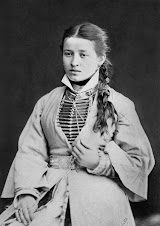 ოსი ქალი ტრადიციულ ტანცაცმელში 1883წ.