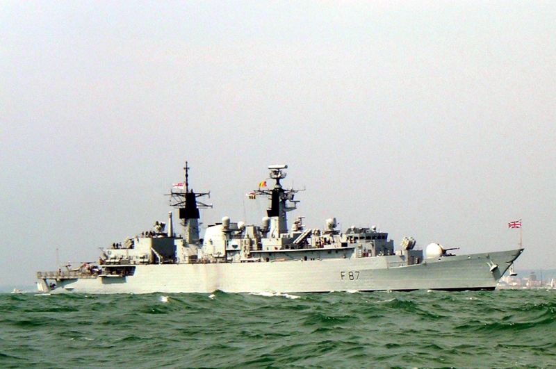[800px-HMS_Chatham_(F87).jpg]