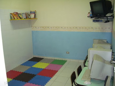 foto da sala de leitura, vídeo e computação
