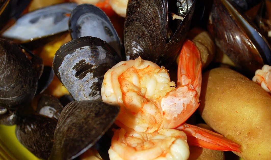 The Skillet Takes Shrimp and Mussel Boil with Spicy Horseradish Sauce