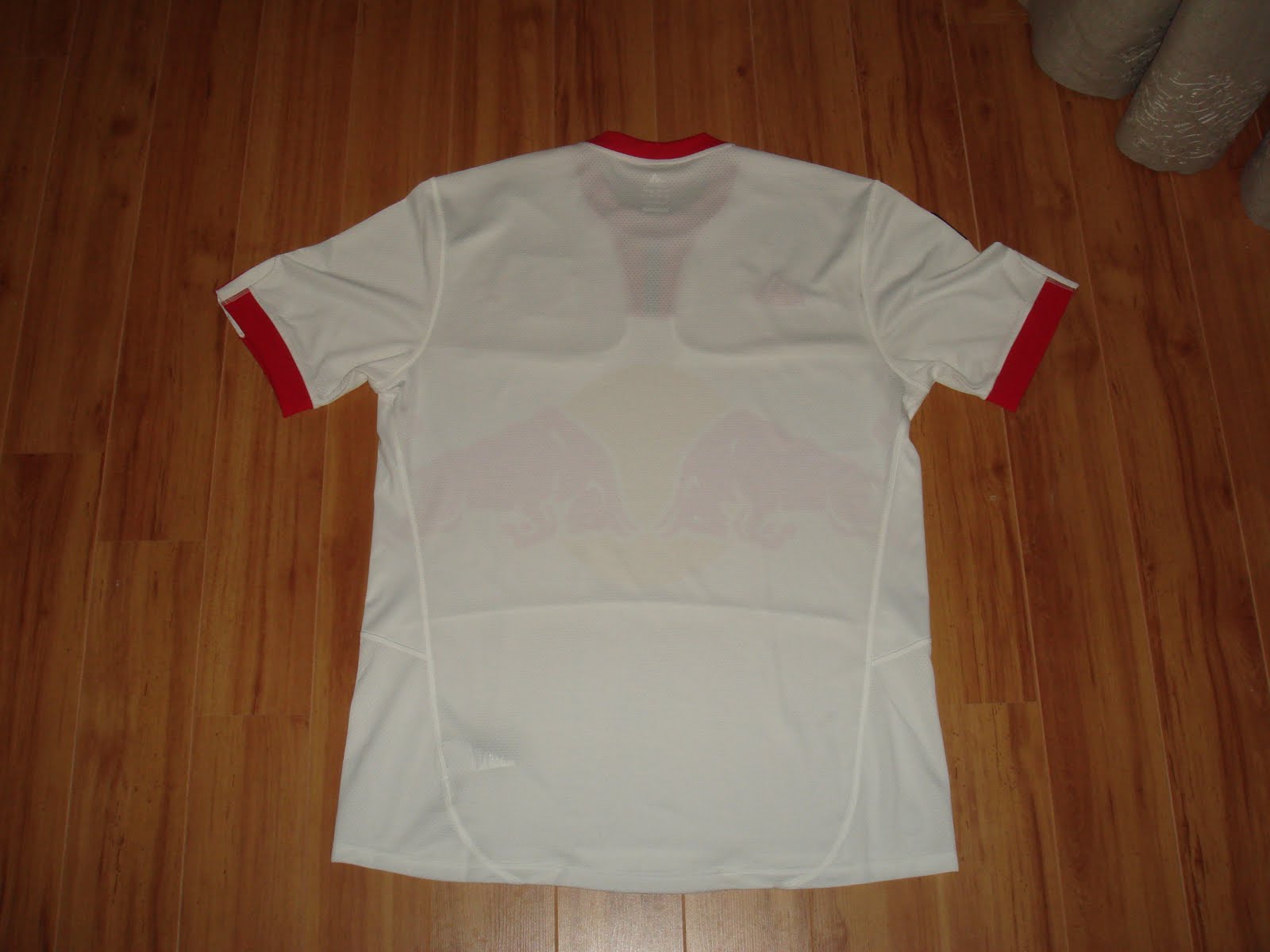 [New+York+Red+Bulls+2009-2010+Home_arka.JPG]