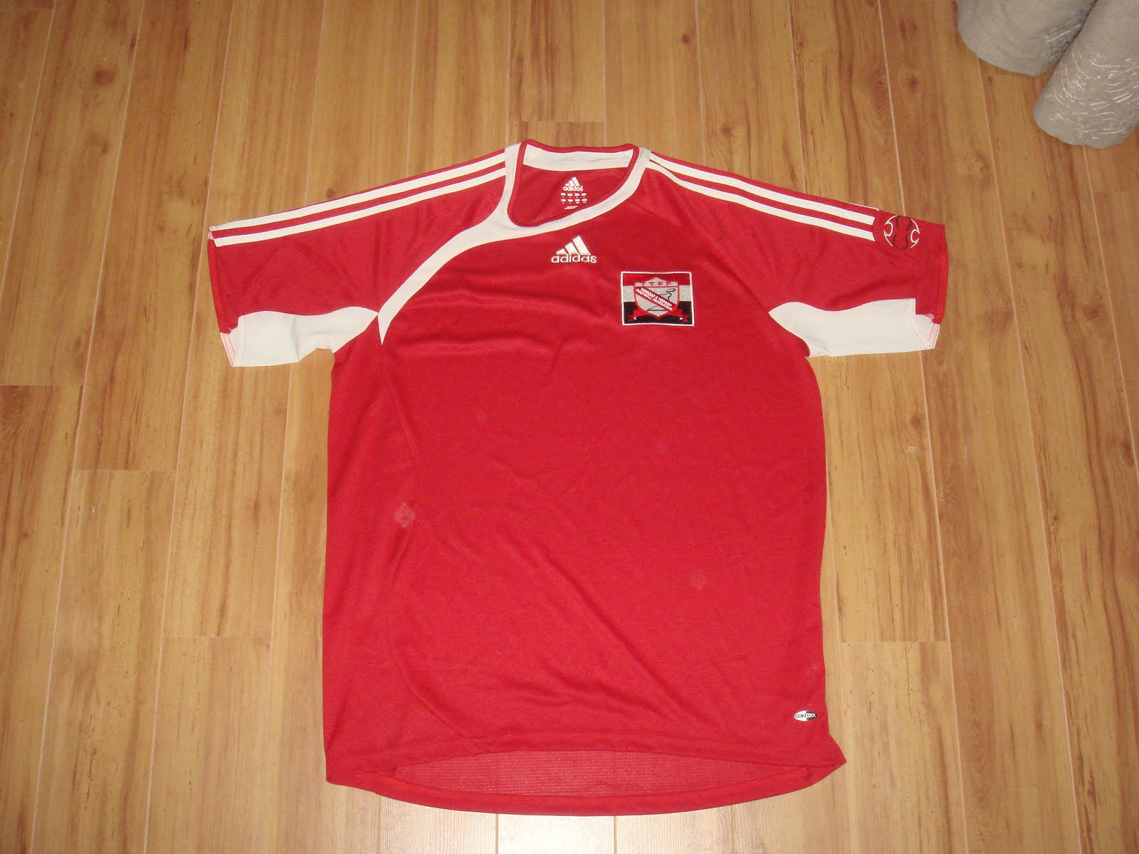 [Trinidad+Tobago+2006-2007+Home_arka+(2).JPG]