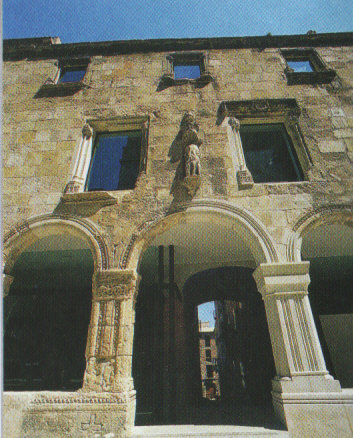 [edificio+romanico+y+gotico.jpg]