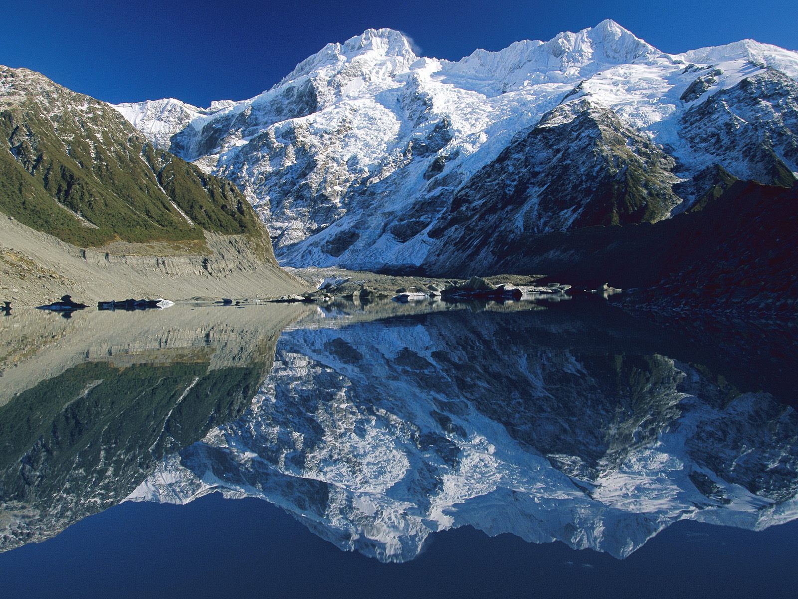 http://4.bp.blogspot.com/_E8qkZqRfIRg/TKsLJsvw8oI/AAAAAAAAEQI/7_ZNPwSZthw/s1600/Mount+Sefton+Reflected+in+Mueller+Glacier+Lake,+Mount+Cook+National+Park,+New+Zealand.jpg