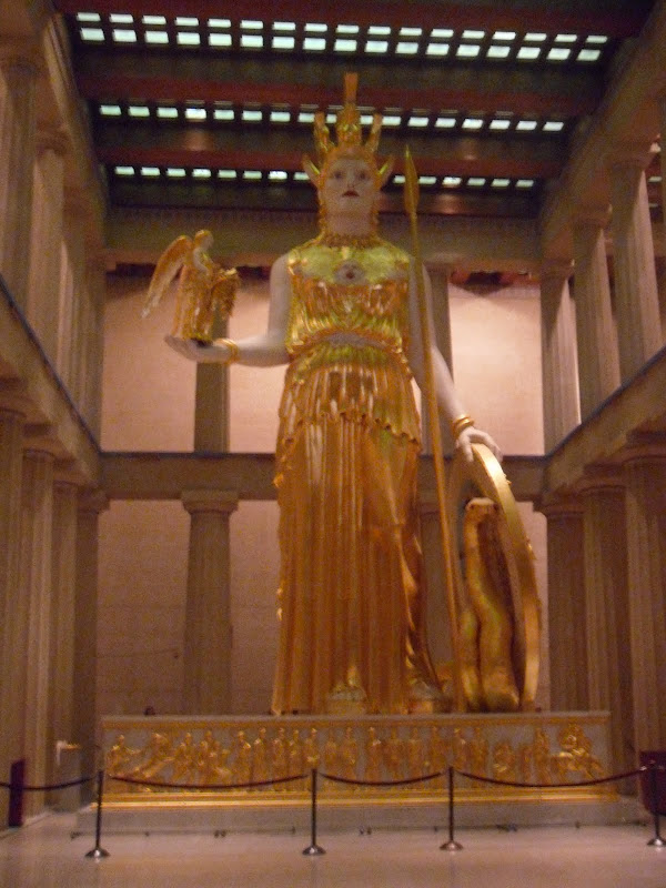 The interior has a recreation of the statue of Athena. Sculpted by title=