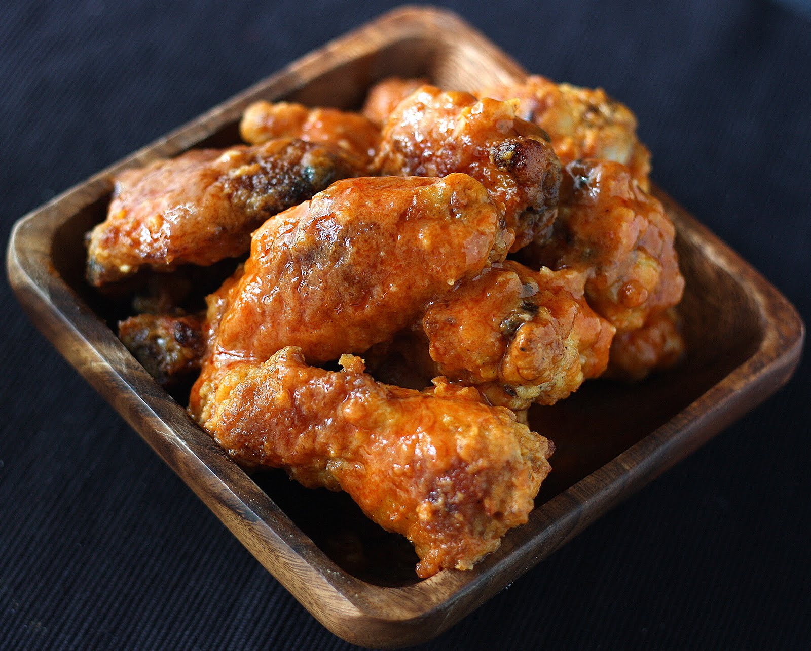 Mangio da Sola Baked Spicy Buffalo Wings and Fries