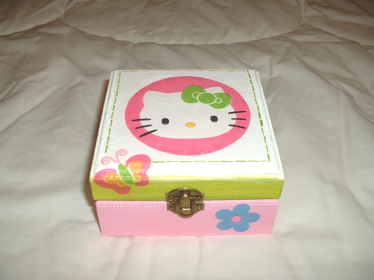 [caixa+kitty+quadrada+(2).JPG]