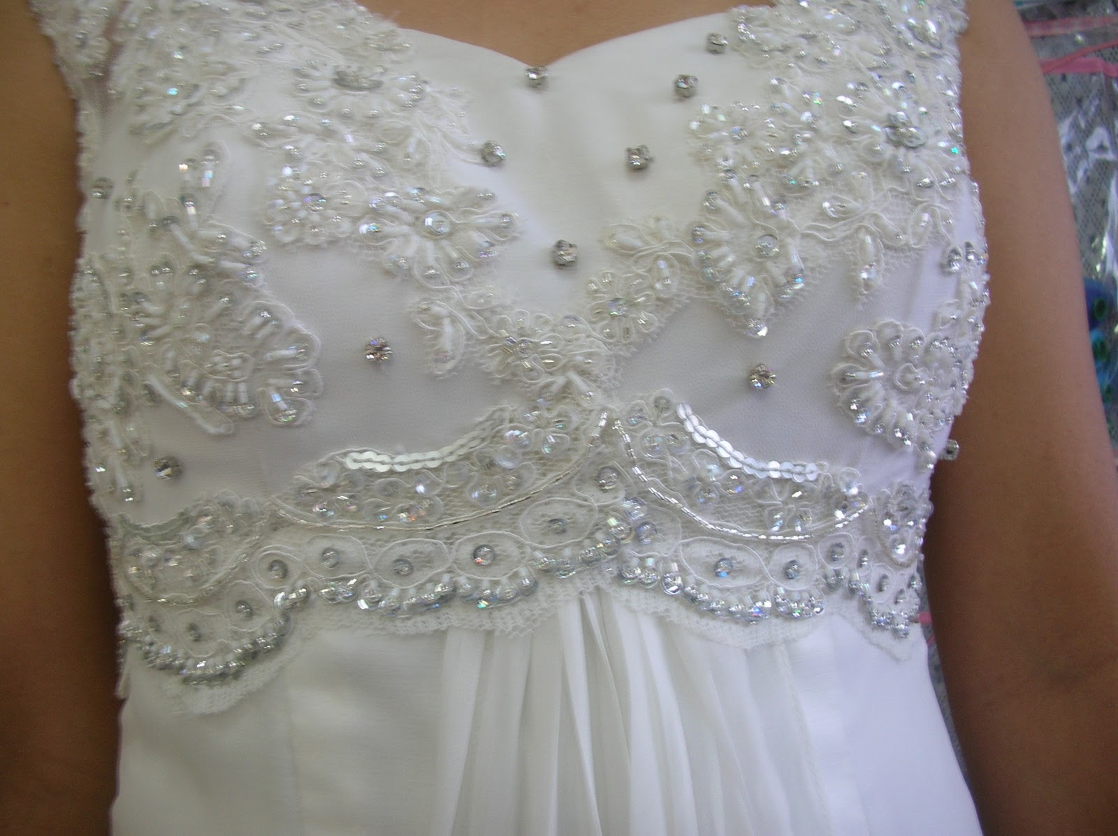 gaun pengantin pendek 