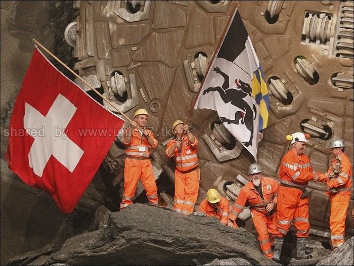 http://4.bp.blogspot.com/_EHi0bg7zYcQ/TL6B7RrmN0I/AAAAAAAAO5Q/fULLPGhetj4/s1600/the_longest_tunnel_in_the_world_14.jpg