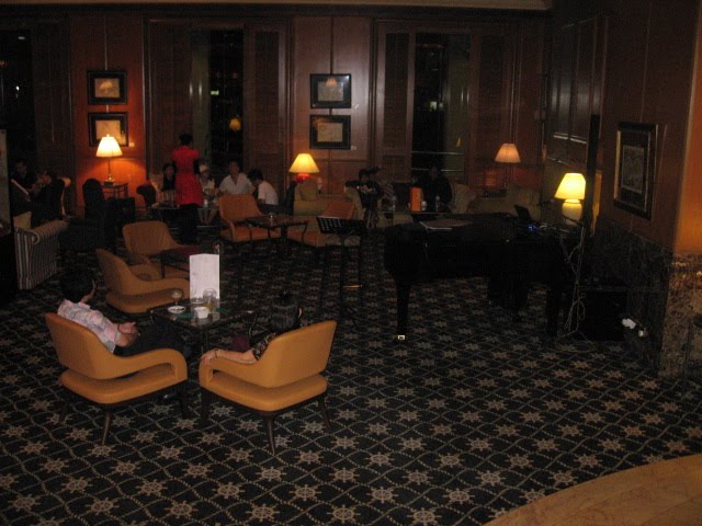 The lounge area with live entertainment by Pianist  En Habib and his daughter