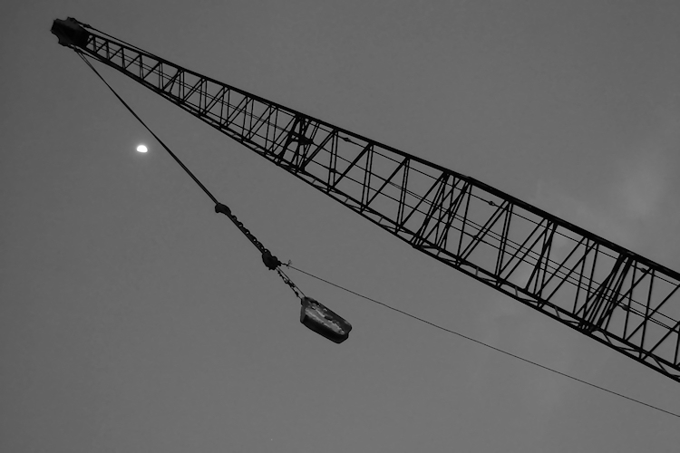 [grua+com+lua.jpg]