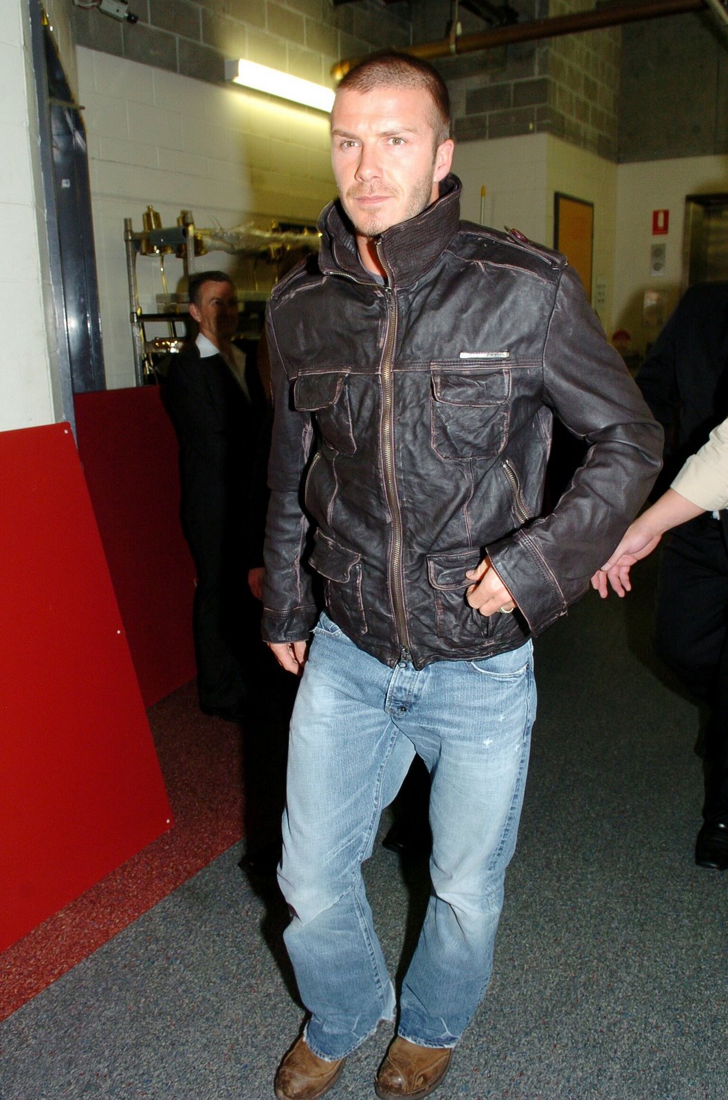http://4.bp.blogspot.com/_ENbitNsm7RI/R1AaK0hSrKI/AAAAAAAAEkE/bWb9VtZvePs/s1600-R/DavidBeckham.InAustralia25.11.07(teddyandmoo).jpg