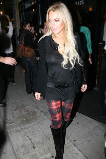 http://4.bp.blogspot.com/_ENbitNsm7RI/R88d6Cr-w2I/AAAAAAAAFyE/R7grouawu_A/s320/Lindsay.SantaMonica08.11.07(teddyandmoo).jpg