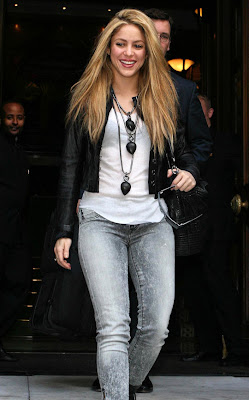 shakira casual outfits
