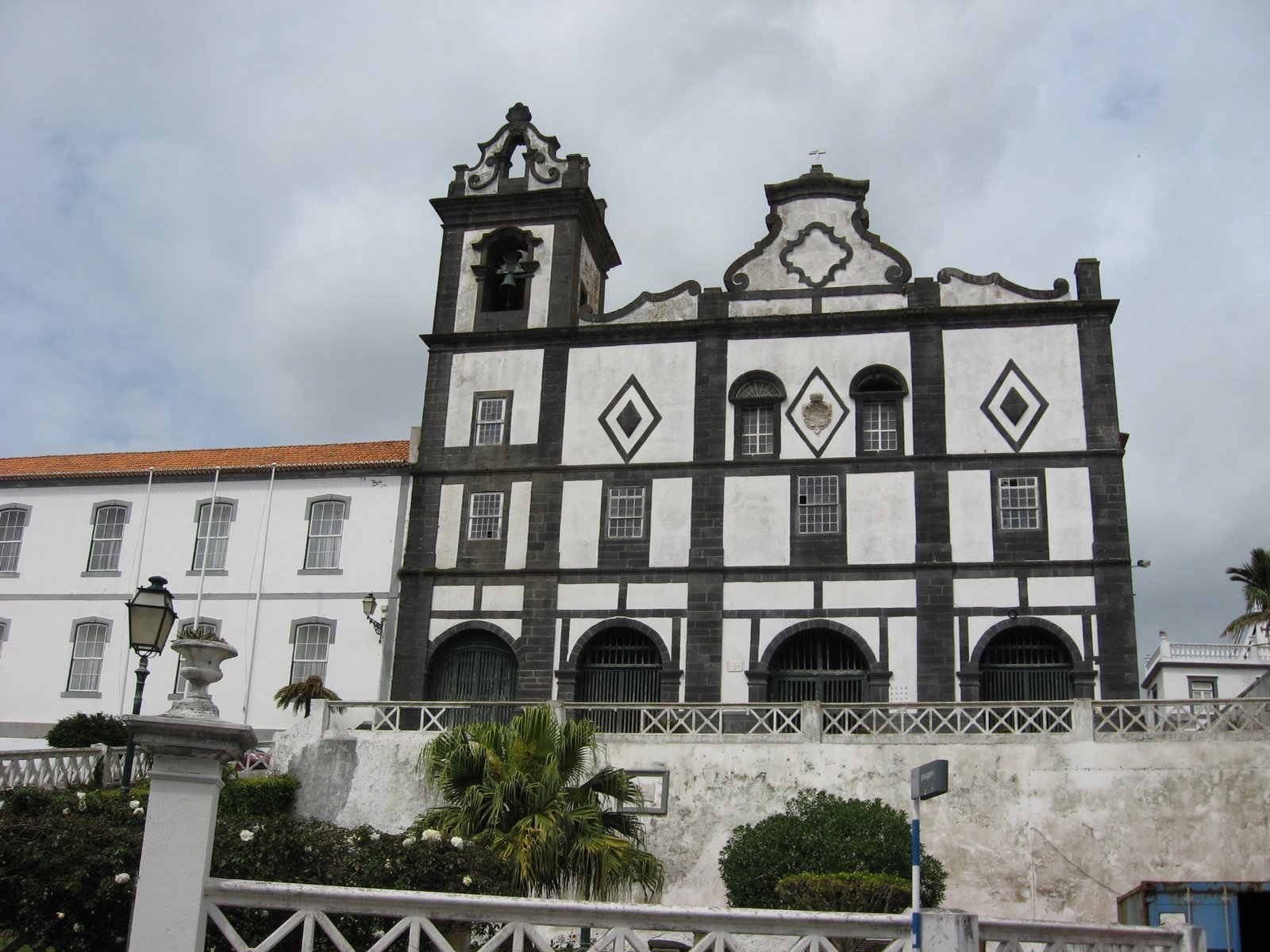 [biblioteca_0269.JPG]