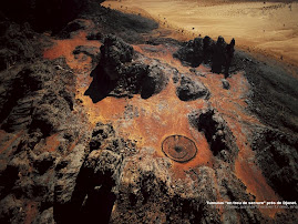 Tumulus "en trou de serrure" près de Djanet