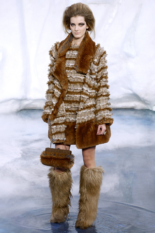 http://4.bp.blogspot.com/_EZ_90EhMujo/TKYTE600biI/AAAAAAAAE8g/TpAWAkPdE9Y/s640/syden_blog_fashion_trend_yeti_boots_5.jpg