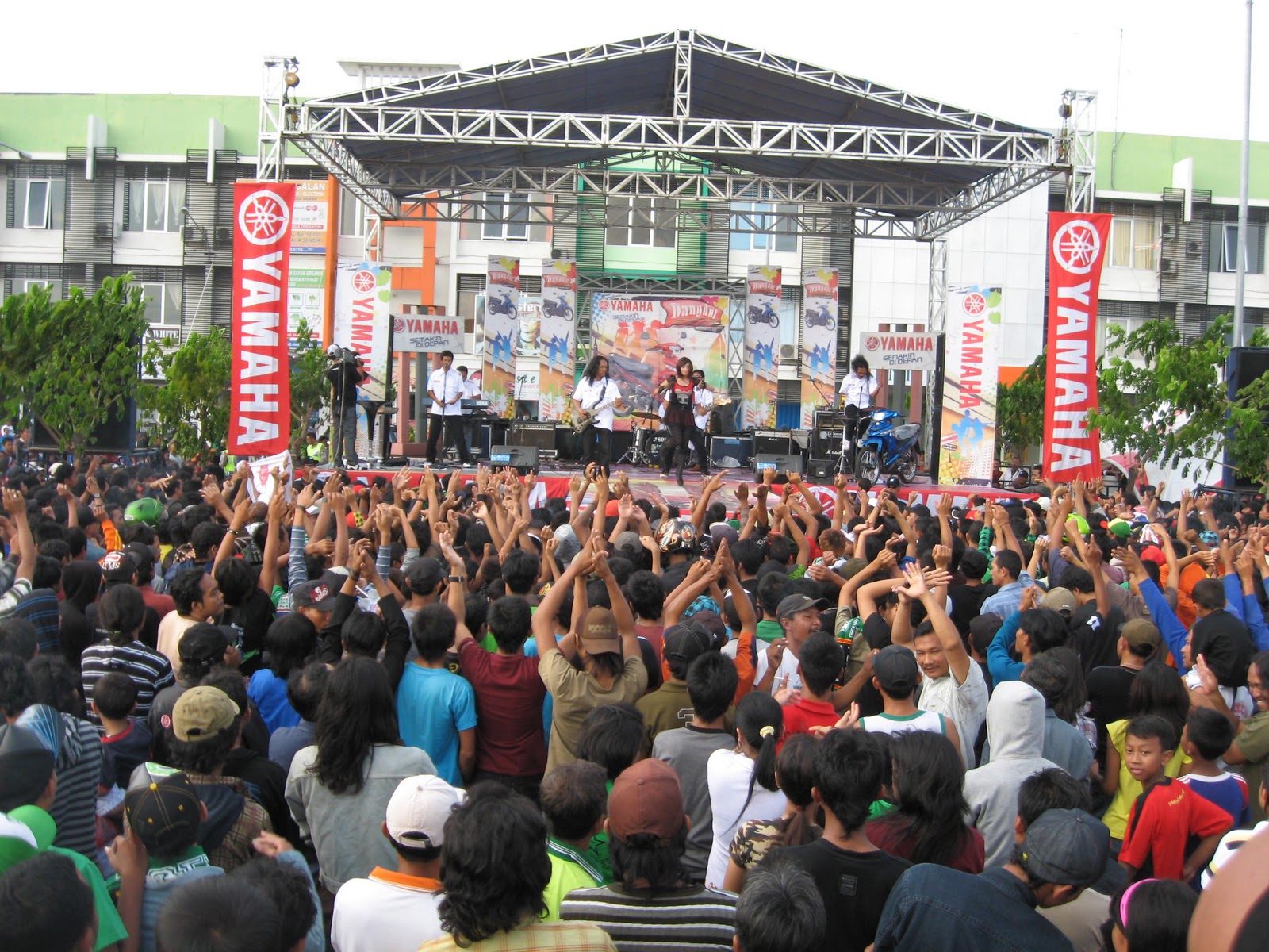 Mandul - Vivi Rosalita & Brodin - New Pallapa Live Lamongan 2007