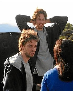 Gasol con su doble en el rodaje de CSI Gasol en el rodaje de CSI