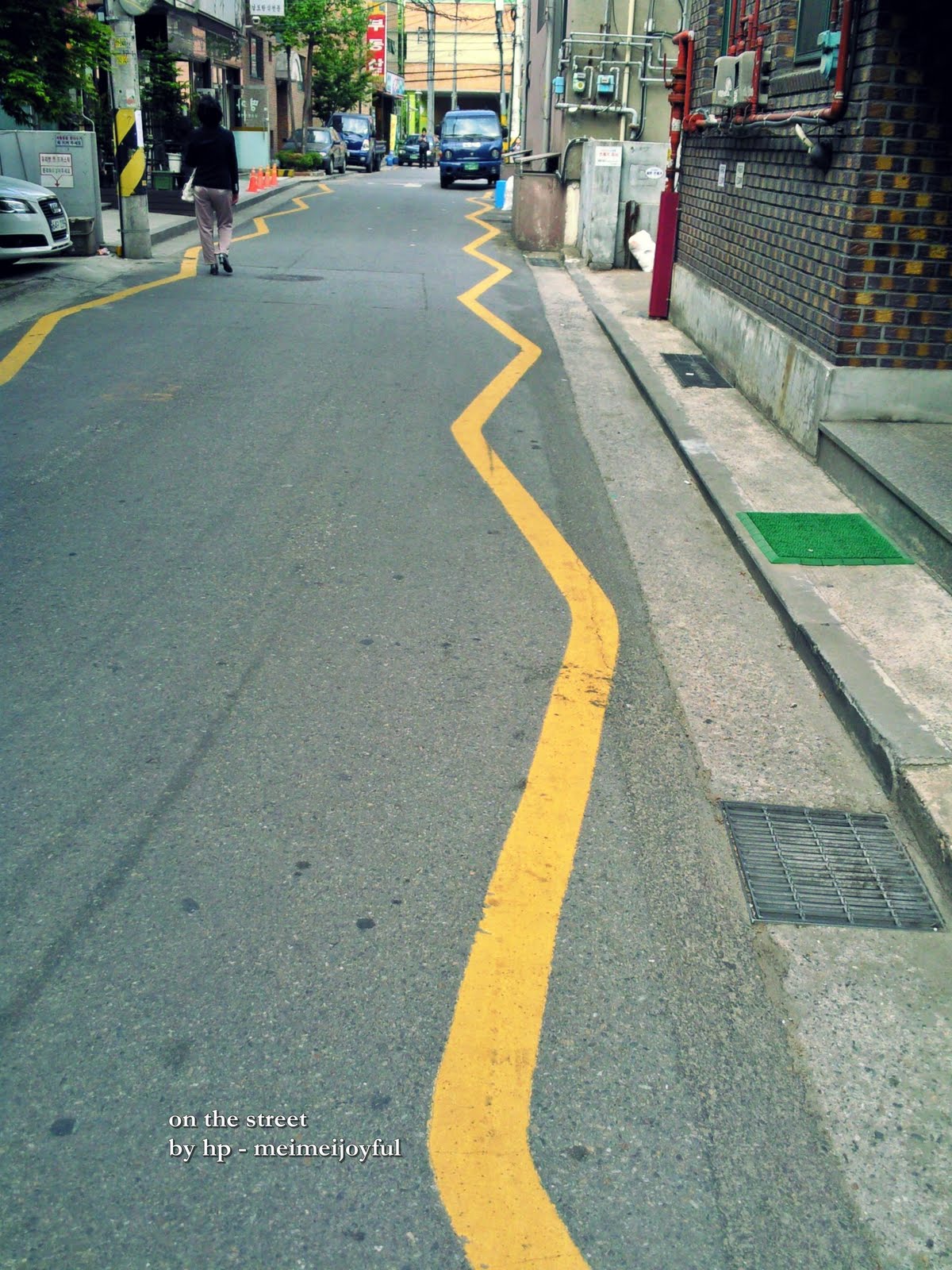 Y&M in Korea Straight road with zigzag line