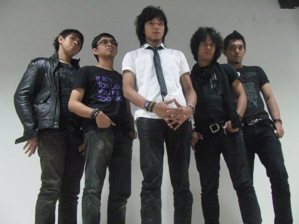 free download lagu mp3 Aku Adalah Aku - Zigaz + syair dan Lirik serta gambar kunci chord gitar lengkap terbaru 2013