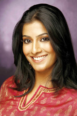 SharathKumar daughter Varalakshmi is ready to launch as actress in Kollywood industry