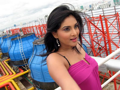 ‘Kuthu Ramya’ of Kollywood made her re-rentry into tamil films as Divya photo Gallery