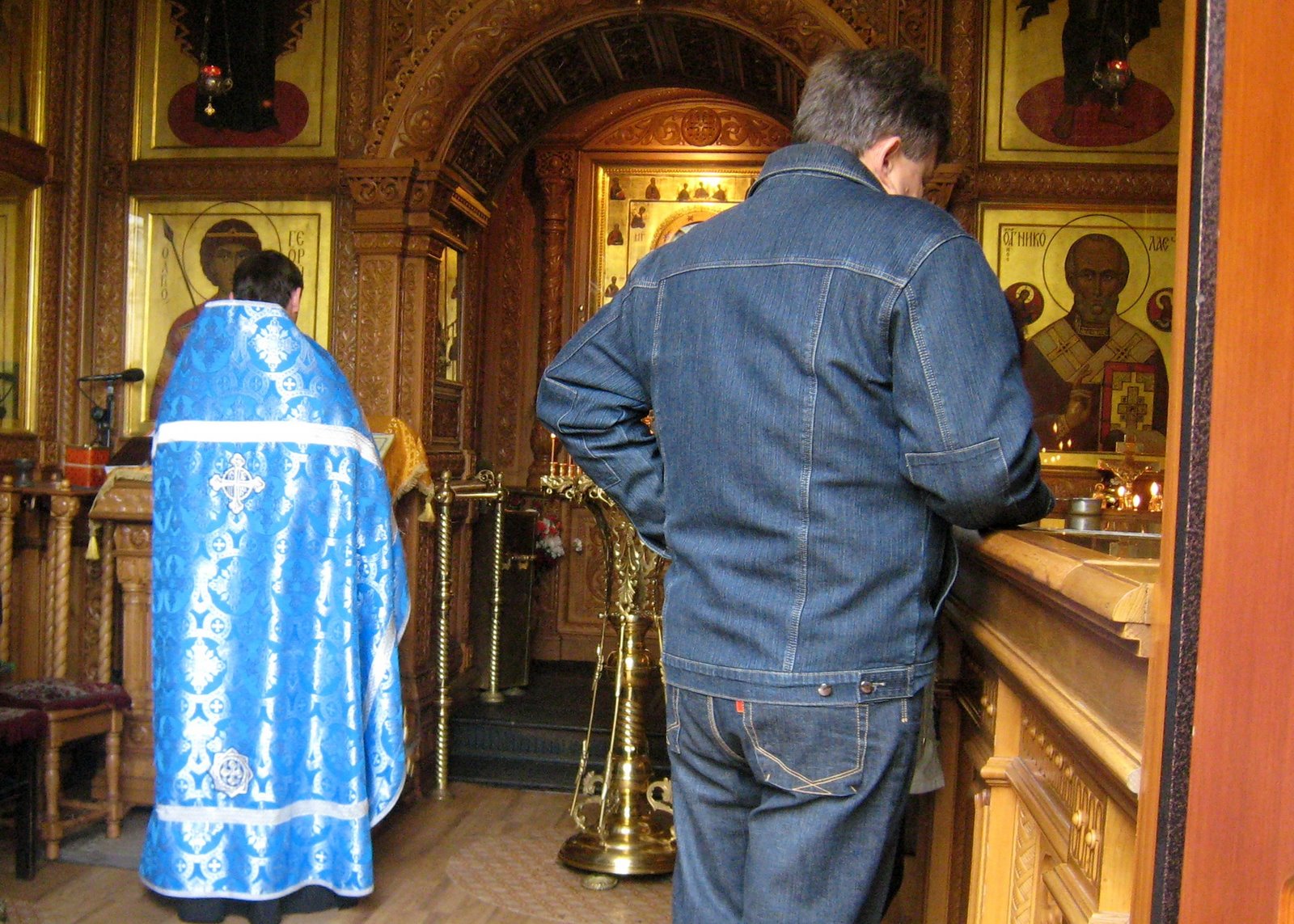 [Moscow_RomanovVisit_RedSquare_RussianOrthodoxPriest.jpg]