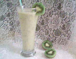 Smoothie med kiwi, banan och yoghurt