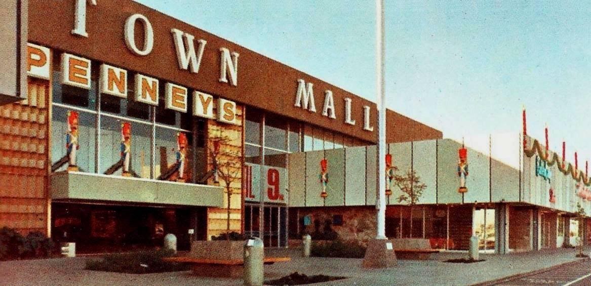 Pleasant Family Shopping: Christmas at Chris-Town, 1962