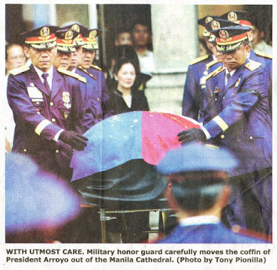 Manila Bulletin, Newspaper, August 06 2009, issue, arroyo's coffin, caption, wrong caption, Military honor guard carefully removes the coffin of Mrs. Arroyo out of the Manila Cathedral, cory aquino, death, funeral