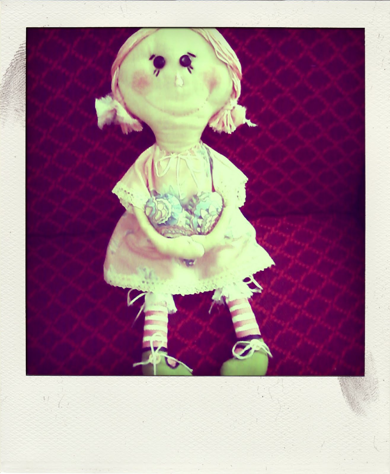 [Laura+with+heart-pola01.jpg]